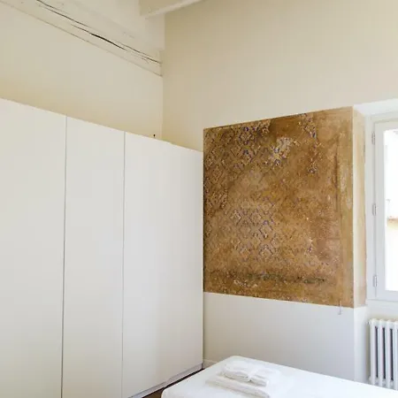 Ee Luxury Apartman
