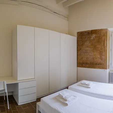 Ee Luxury Apartman *
