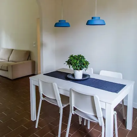 Ee Luxury Apartman