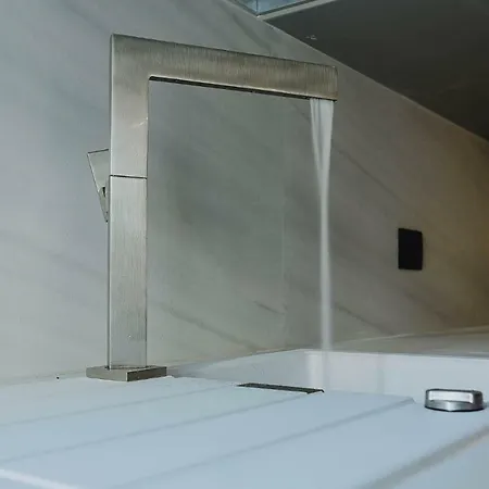 Ee Luxury Apartman